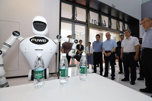 華南版權(quán)服務(wù)大廳啟用，富唯智能人形機(jī)器人賦能產(chǎn)業(yè)生態(tài)革新